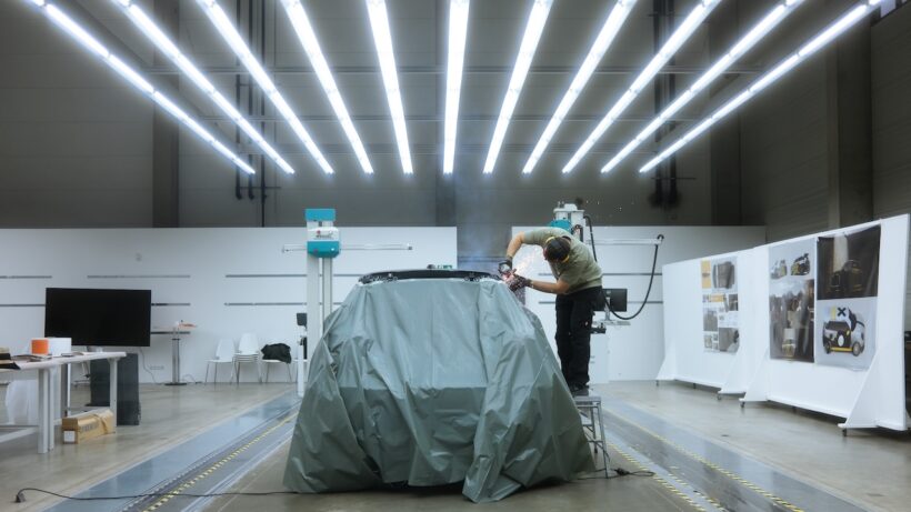 MINIとデウス エクス マキナによるコラボレーションモデル「スケグ（Skeg）」と「マキナ（Machina）」の製作風景。