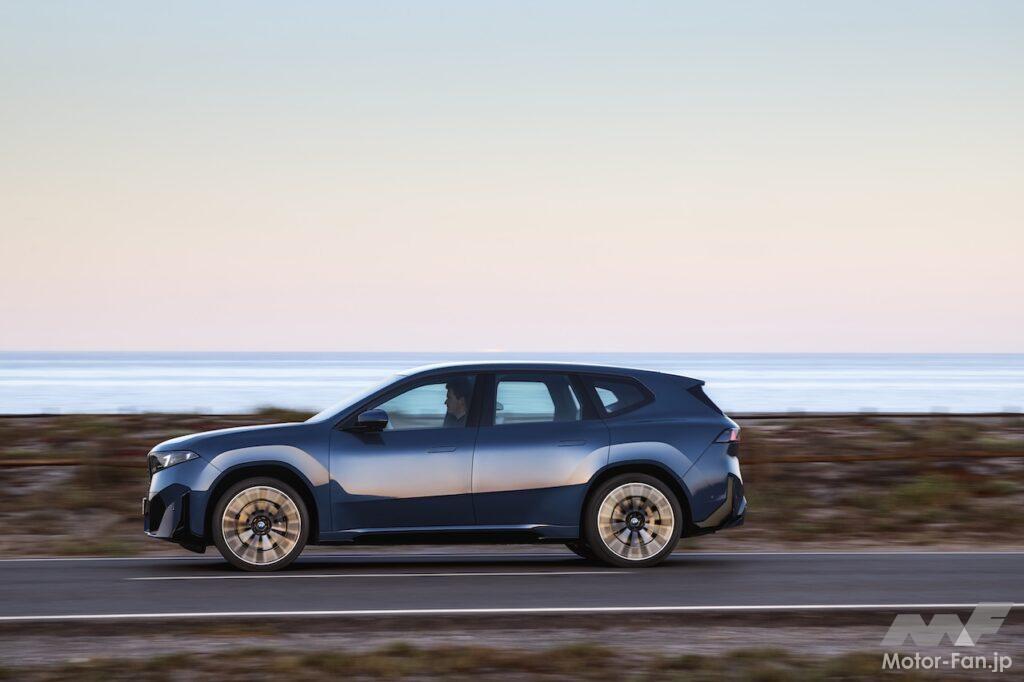 「ノイエ クラッセ」初の量産フル電動SAV、「BMW iX3」の走行シーン。