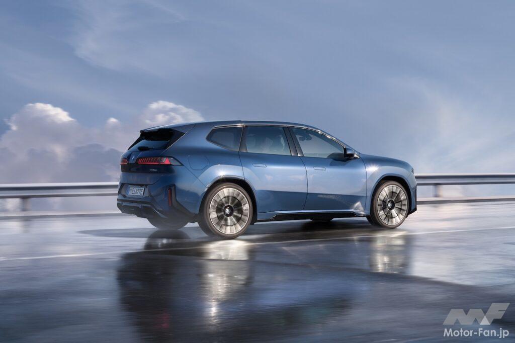 「ノイエ クラッセ」初の量産フル電動SAV、「BMW iX3」の走行シーン。