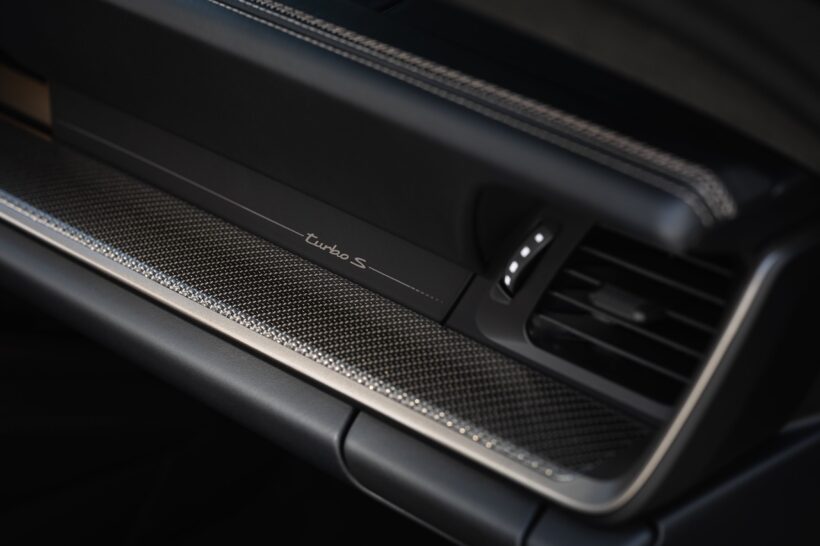 「ポルシェ 911 ターボS」のインテリア。