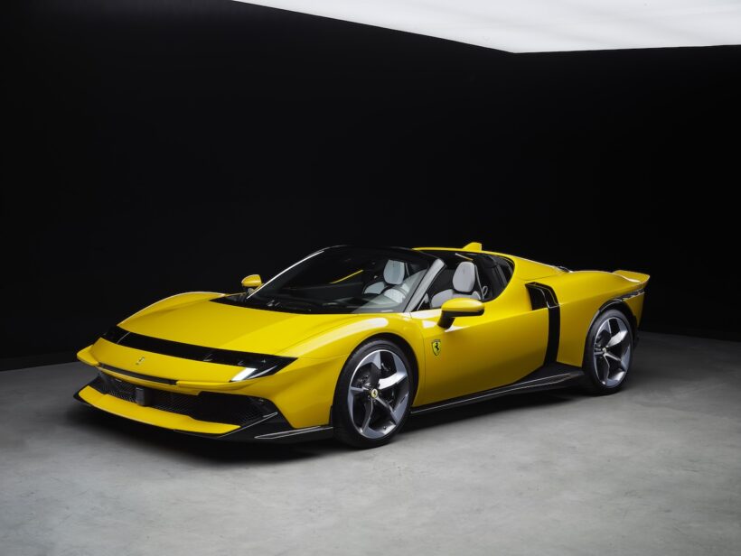 新型プラグインハイブリッドスーパースポーツ「フェラーリ 849 テスタロッサ スパイダー」のエクステリア。