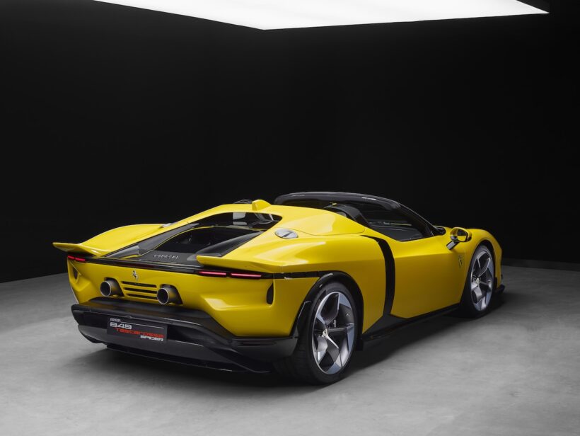 新型プラグインハイブリッドスーパースポーツ「フェラーリ 849 テスタロッサ スパイダー」のエクステリア。