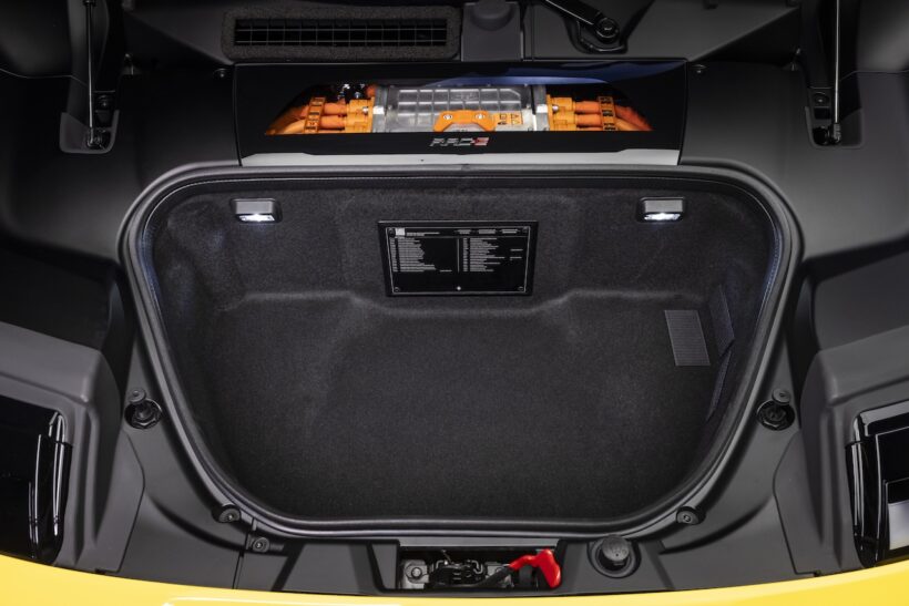 新型プラグインハイブリッドスーパースポーツ「フェラーリ 849 テスタロッサ　スパイダー」のラゲッジ。