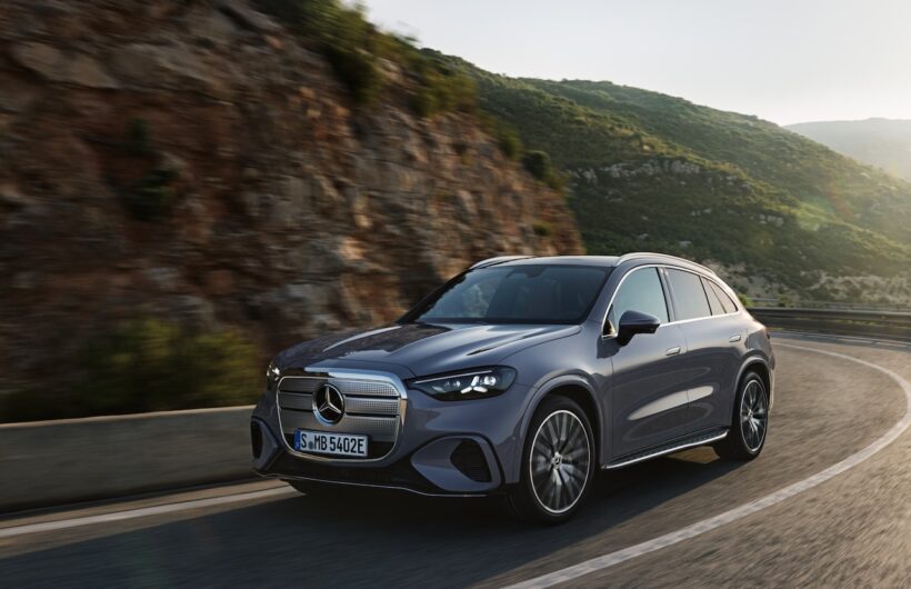 「メルセデス・ベンツ GLC with EQ テクノロジー」の走行シーン。