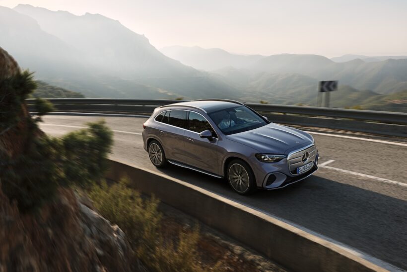 「メルセデス・ベンツ GLC with EQ テクノロジー」の走行シーン。