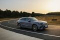 「メルセデス・ベンツ GLC with EQ テクノロジー」の走行シーン。
