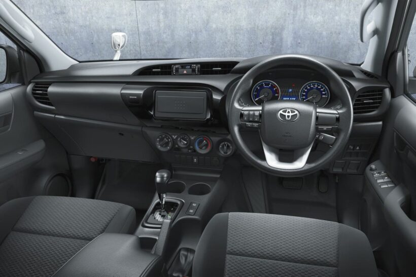 8代目「ハイラックス」のコクピット