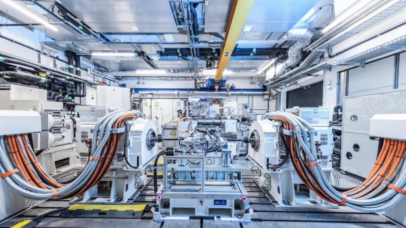 カイエン エレクトリックの開発プログラムにおいて、様々なシミュレーションを実施できる複合テストベンチが導入された。