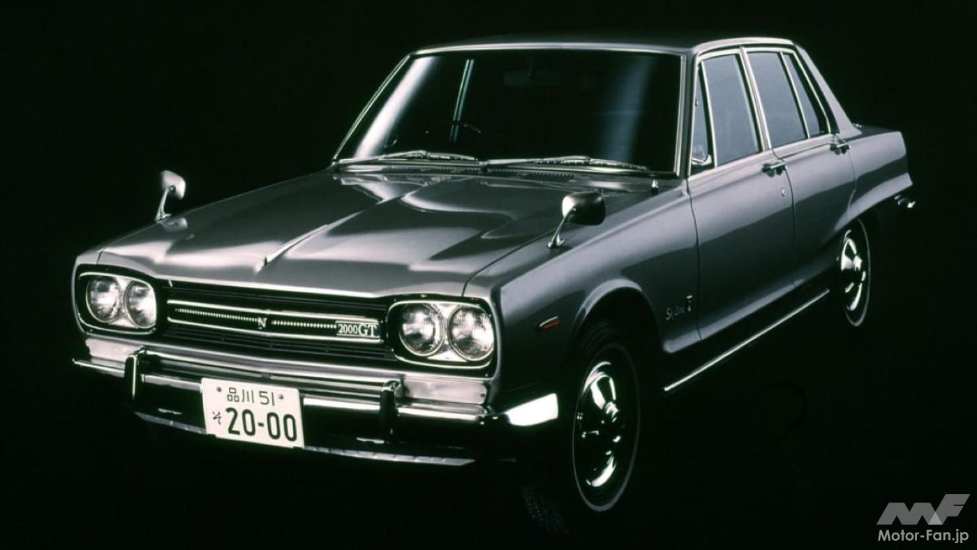 青のGT、赤のGT-R、そしてゴールドエンブレムの日産「スカライン2000GT
