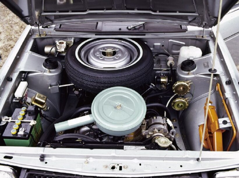 レオーネ1400GLのエンジンルーム