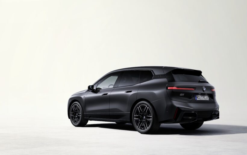 「BMW iX」改良新型のエクステリア。