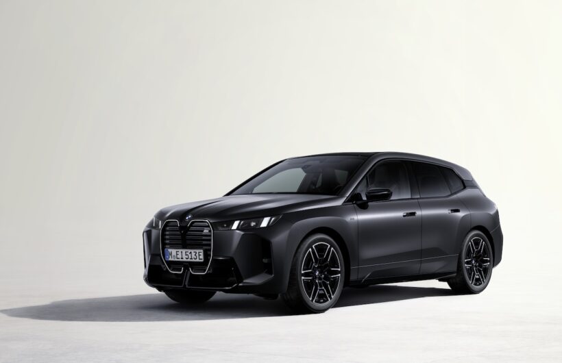 「BMW iX」改良新型のエクステリア。