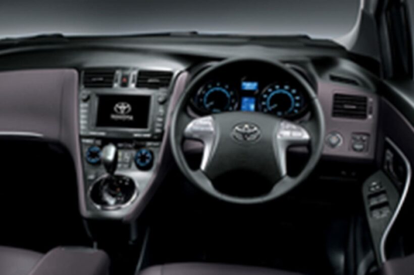 「マークXジオ」のコクピット