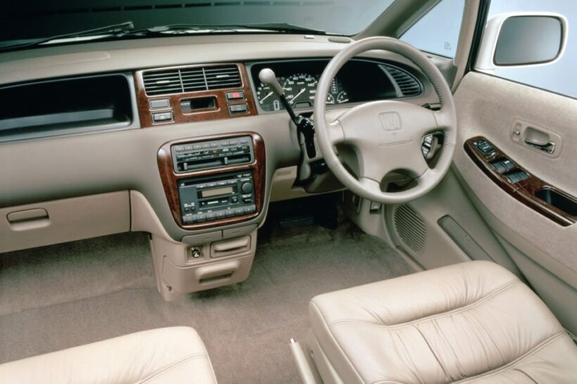 「オデッセイ・プレステージ」のコクピット