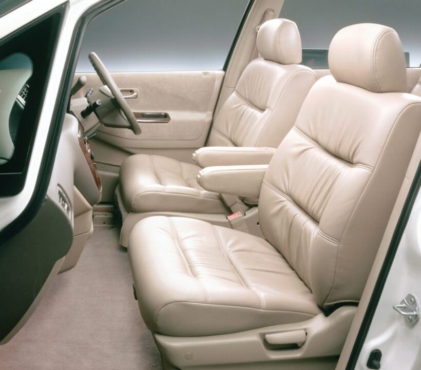 ホンダ「オデッセイ・プレステージVZ」の1列目シート