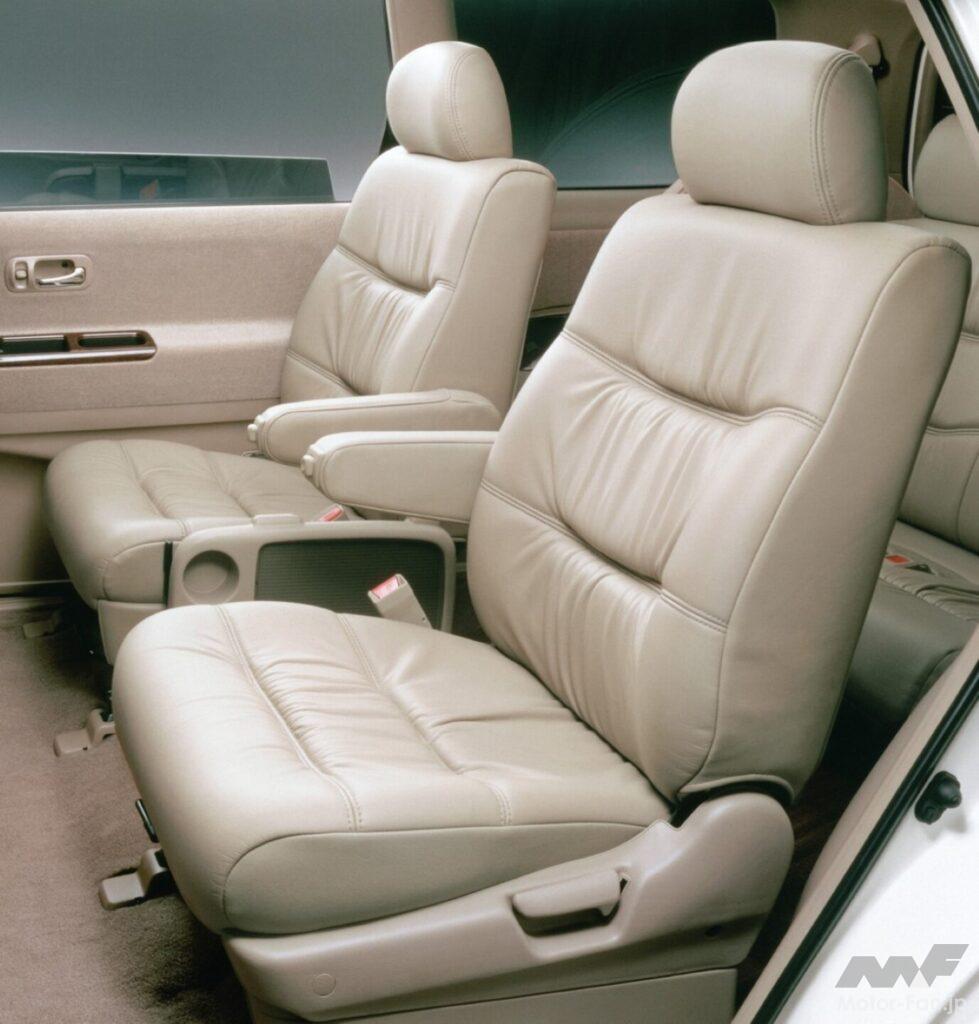 ホンダ「オデッセイ・プレステージVZ」の2列目シート (6人乗りキャプテンシート)