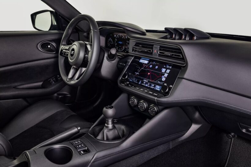 ミッドナイトパープルにブロンズの輝き、406psのV6ツインターボ! 米国