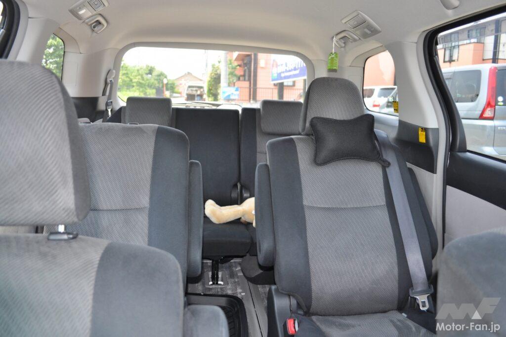 後席がある車の写真