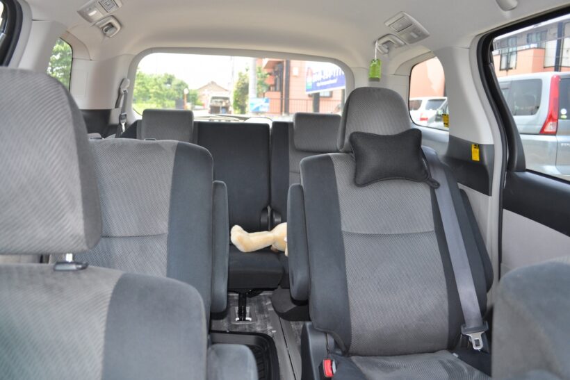 後席がある車の写真