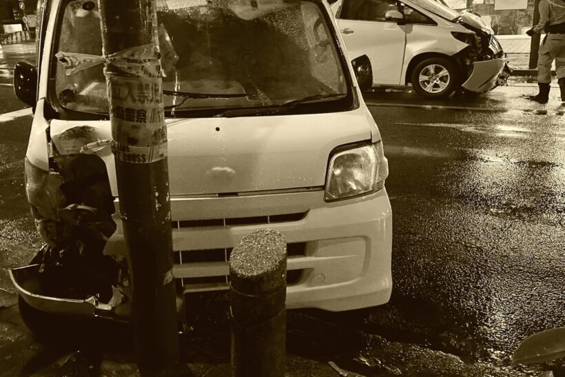 雨の日の事故の写真。