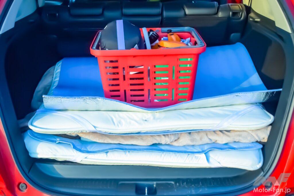 車内に荷物を積んだ写真