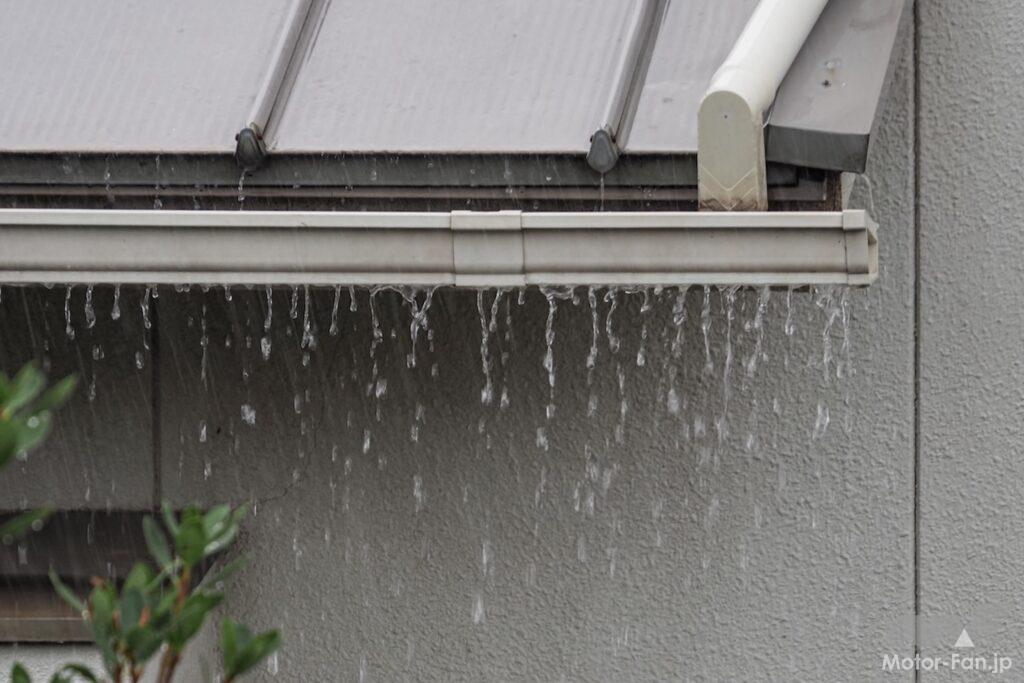 溢れている雨樋