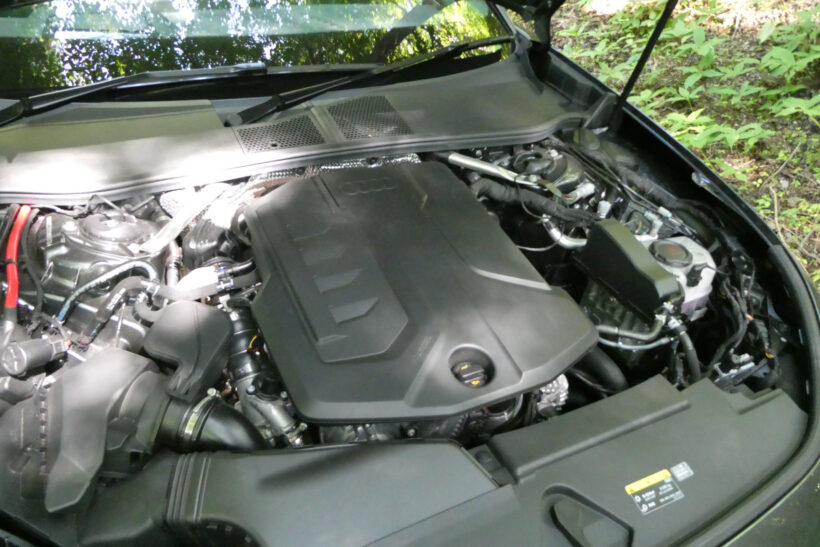2.0リッター直列4気筒ターボは駆動方式に応じて出力が異なる。FWDは110kW、AWDは150kWとなる。