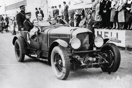 1930年のル・マン24時間で優勝したスピード6。ウルフ・バーナートとグレン・キッドストンが乗車してレース後にパレード走行した。