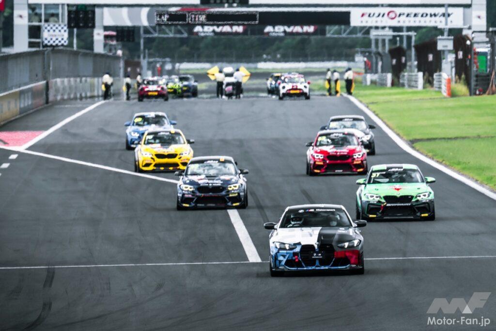 1日2レース開催されるダブルヘッダーだ。レースのスタート前はリーディングカーのM4が担う。