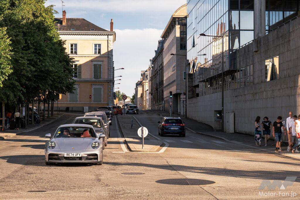 2014年にトラムがル・マンに再導入され、道路が閉鎖されたため、当時のシーンを完全に再現することはできない。