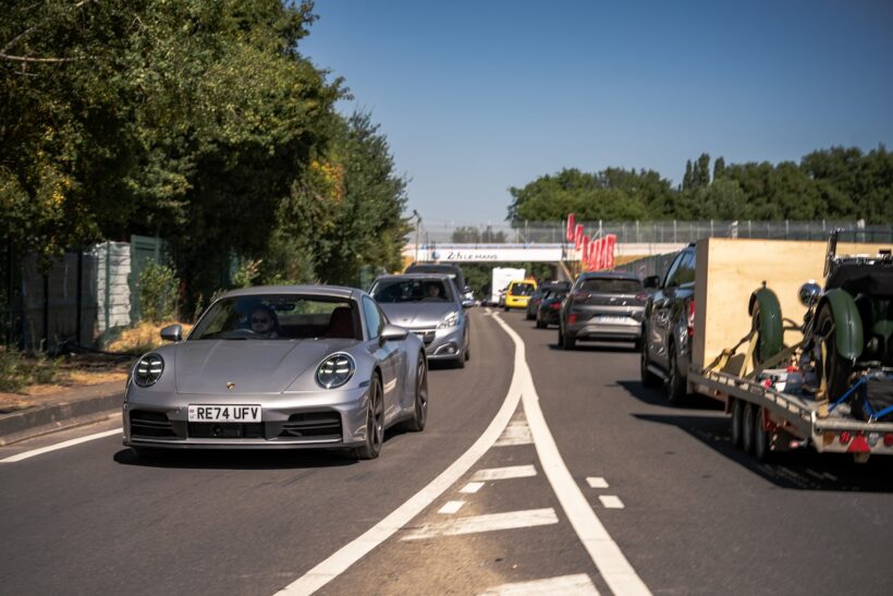 1970年当時、デラニーはここで右折し、公道区間に入っていた。だが1972年には背景に見える橋を渡るポルシェカーブが新設され、この危険な区間は廃止された。