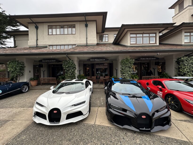 ホテルの前には、宿泊客の愛車だろうスーパーかーとハイパーカーがずらりと並んでいた。