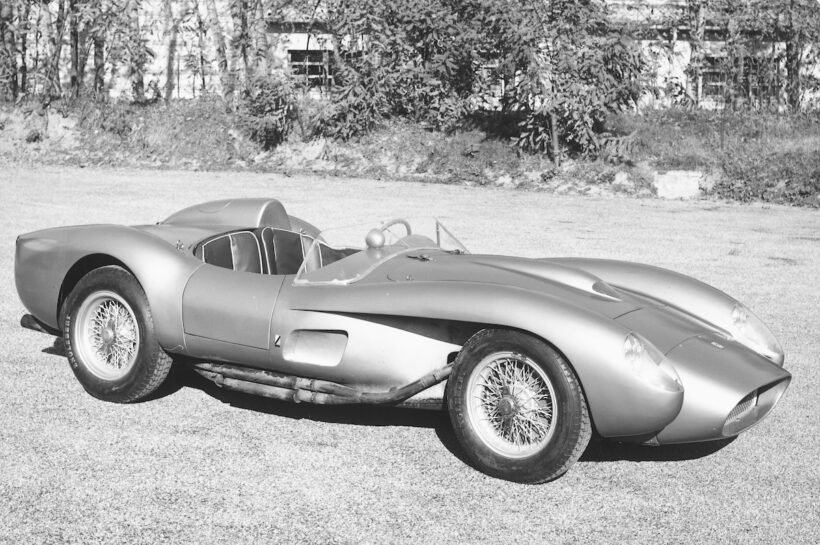 1958年にレーシングスポーツカー「250 テスタロッサ」。