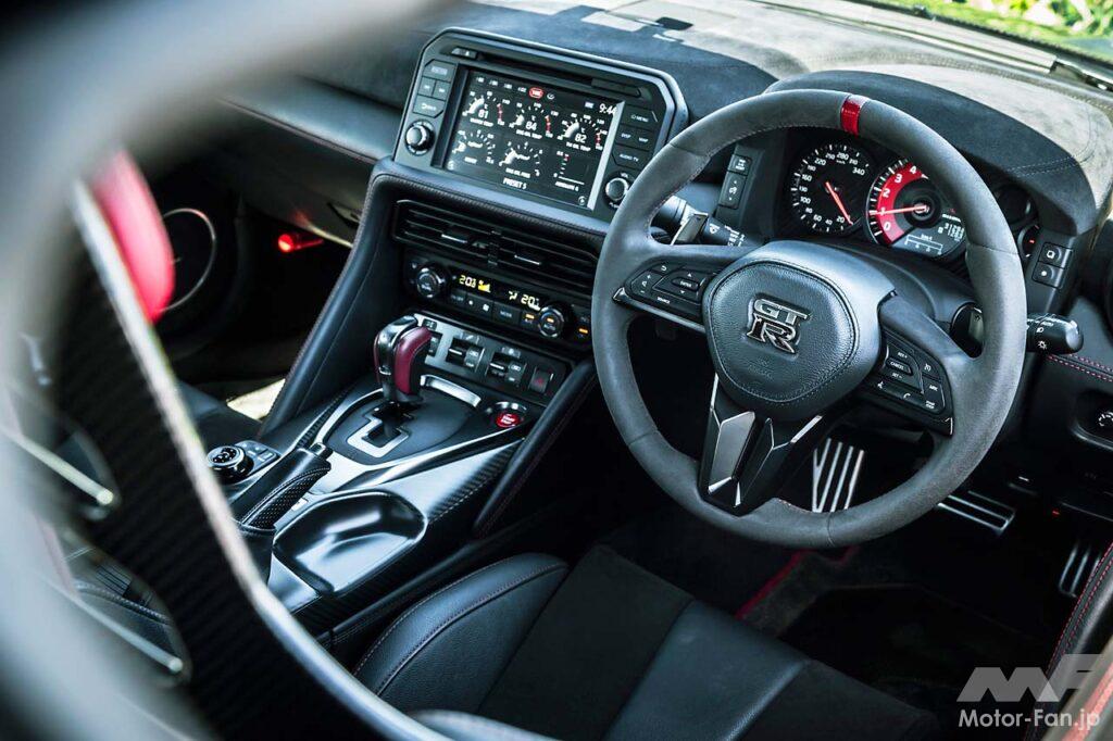 【GT-R NISMO Special edition】レカロ製カーボンバケットシートはNISMOスペシャルエディションの専用装備。軽量化と卓越したホールド性を実現した高品質なシートだ。