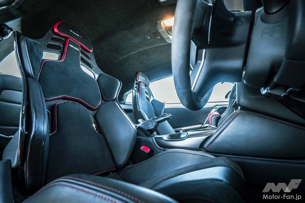 【GT-R NISMO Special edition】レカロ製カーボンバケットシートはNISMOスペシャルエディションの専用装備。軽量化と卓越したホールド性を実現した高品質なシートだ。