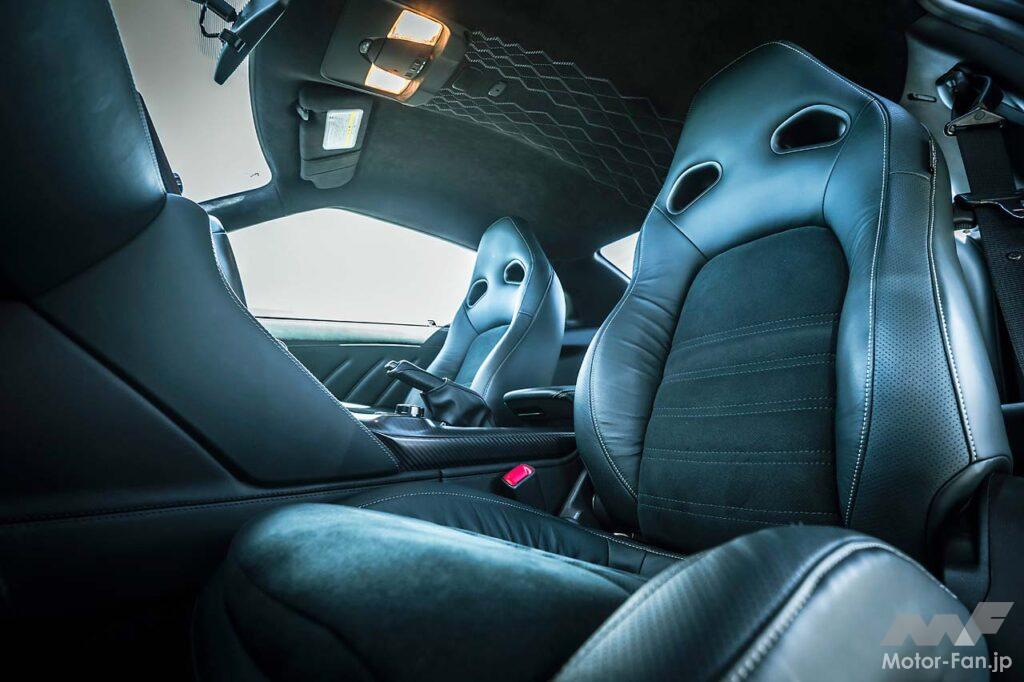 【GT-R Premium edition T-spec】やや古さを感じさせるが、質感の高さは国産車の中でも随一のレベルだ。ナッパレザーをダッシュボード上面に張り込んだほか、シートには手縫いのステッチが施される。
