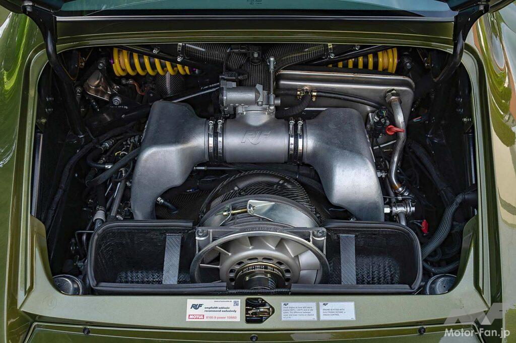 大型のファンが空冷エンジンの証。奥にはプッシュロッド式のサスペンションが見える。