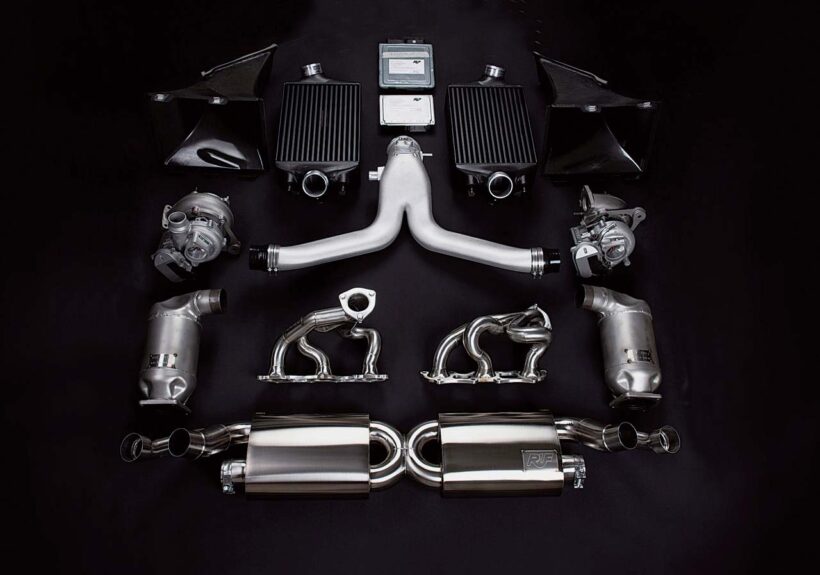 911SCなどの空冷クラシックモデルから現行のタイプ992まで幅広い車種に対応する。装着は日本のインポーターであるRTCが行い、加工は本国のエンジニアとRTCが共同で行う。