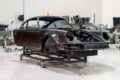 オーナーによって持ち込まれたタイプ964型911は、すべて分解された上でモノコックのさび取りや修正を実施。その後カーボン製パネルが組み付けられる。オリジナルの再現性は高い。