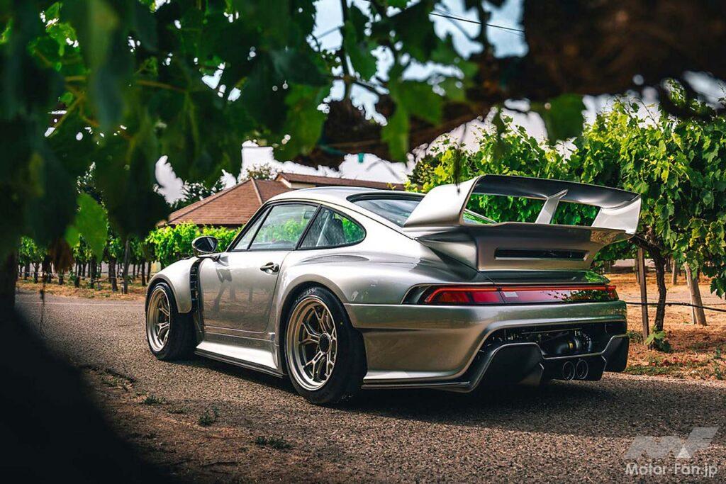 【Guntherwerks】アメリカのギュンター・ワークスが現在生産しているレストモッド911の中でも、最も過激なスペックを誇るのがフラットノーズのスタイルを持つ「F26」だ。わずかに26台が限定生産されるこのモデルのベースは、993型911。リヤには1000PSという衝撃的な最高出力を誇る4.0リッターの水平対向6気筒ツインターボエンジンが搭載される。■ https://guntherwerks.com/