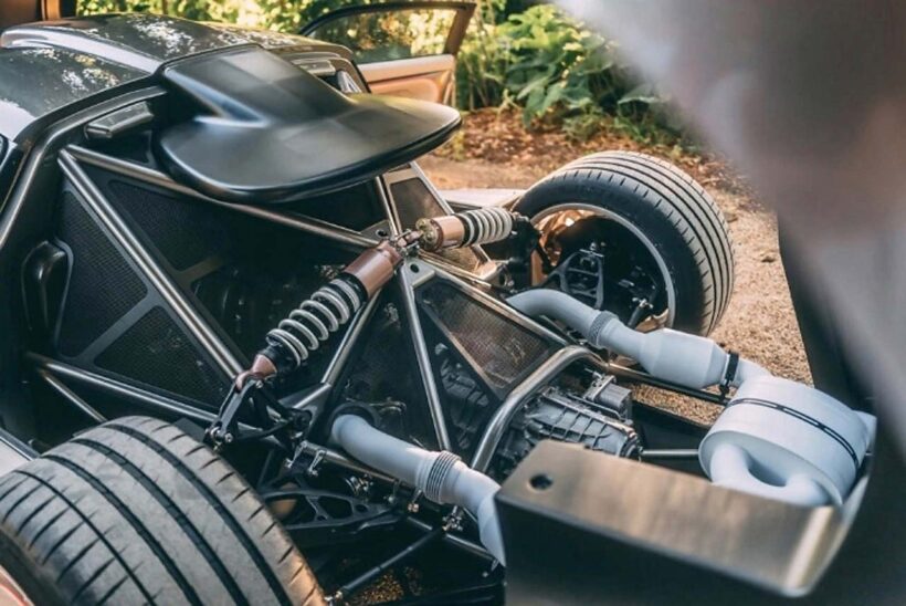 【Tuthill】イギリスのポルシェ・スペシャリスト、タットヒルから、「GT ONE」と呼ばれる驚愕のグランドツアラーが発表された。そのデザインはもちろん911GT1をオマージュしたもの。ミッドの4.0リッター水平対向6気筒エンジンは自然吸気（500PS）とツインターボ（600PS以上）の選択が可能。ちなみに生産はわずか22台に限定されるという。■ https://www.tuthill.uk/