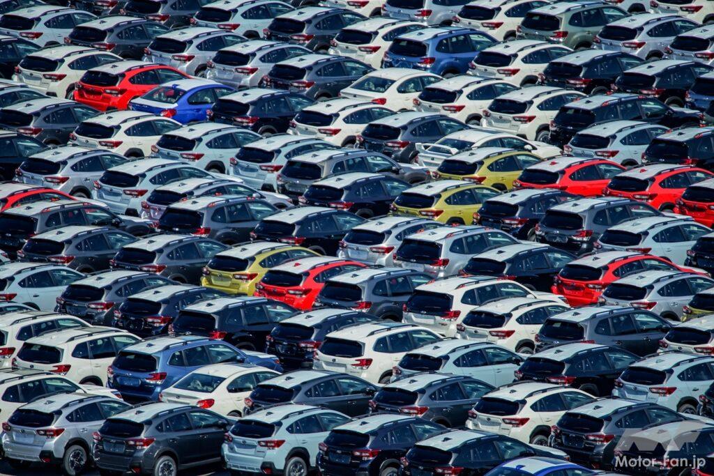 大量の車が並んでいる写真