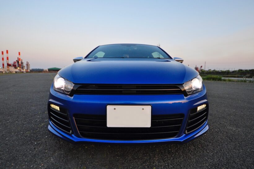 普通自家用車は白