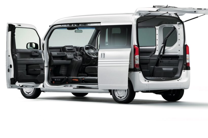 NVAN(リヤ)の写真