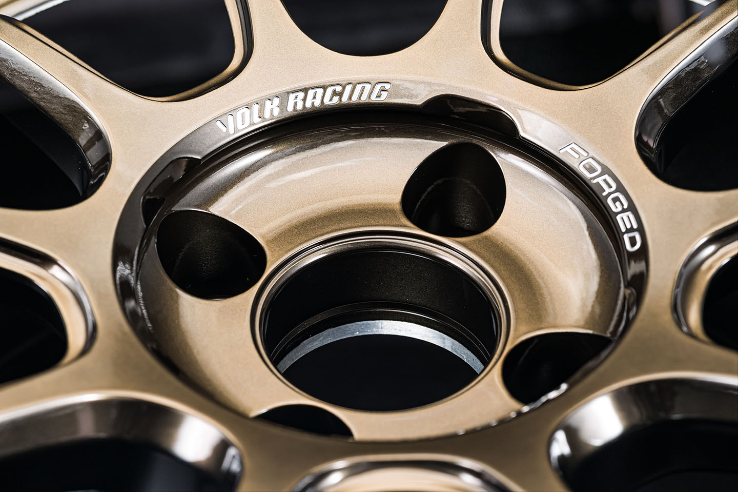 待望の15インチ登場」ボルクレーシングZE40がライトウェイトスポーツを