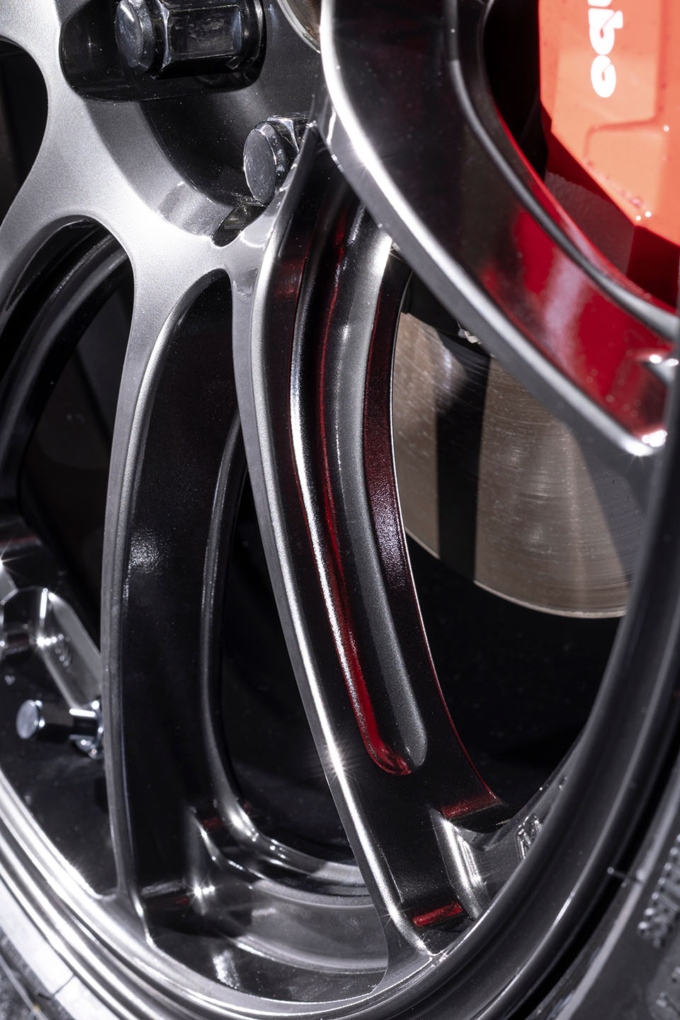 新たに19インチモデルを設定」ウェッズスポーツ旗艦モデル『TC105X