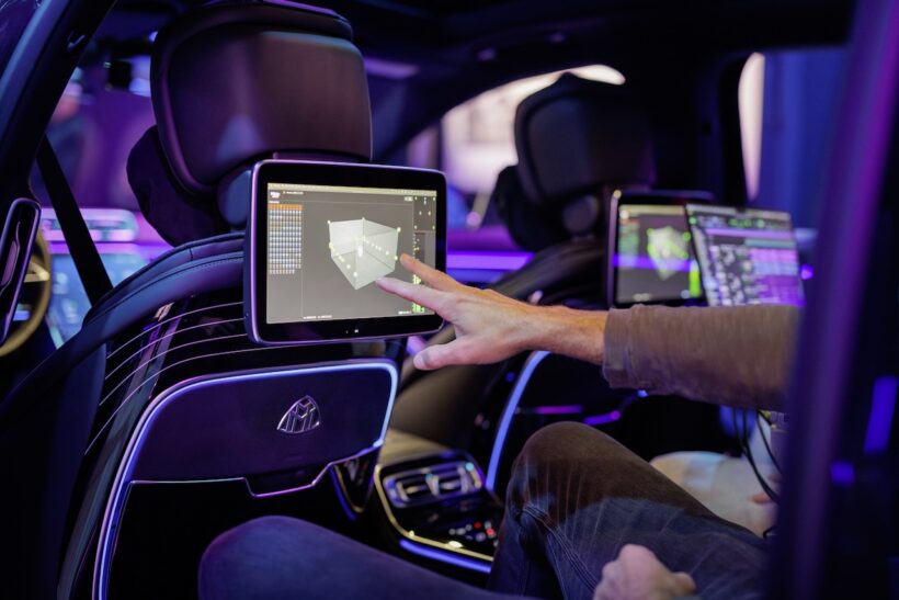 メルセデス・マイバッハ S 680のリヤキャビンに搭載された「クラフテッド・イン・ア・メルセデス・ベンツ」。