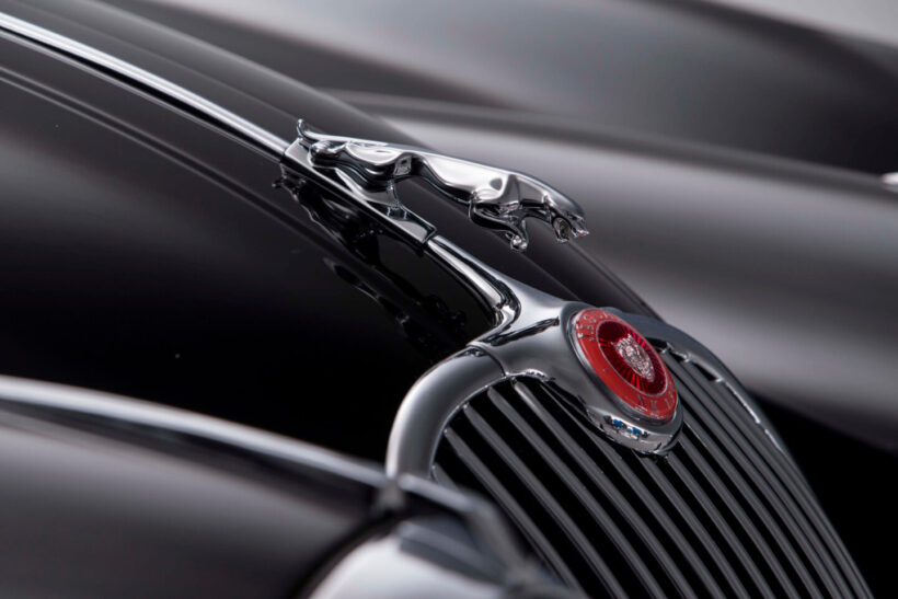 リーピング・ジャガーとグロウリング・ジャガーが登場したのは第二次世界大戦後だと言われている（写真は1958年に登場したXK150 SE Drophead Coupe ）。