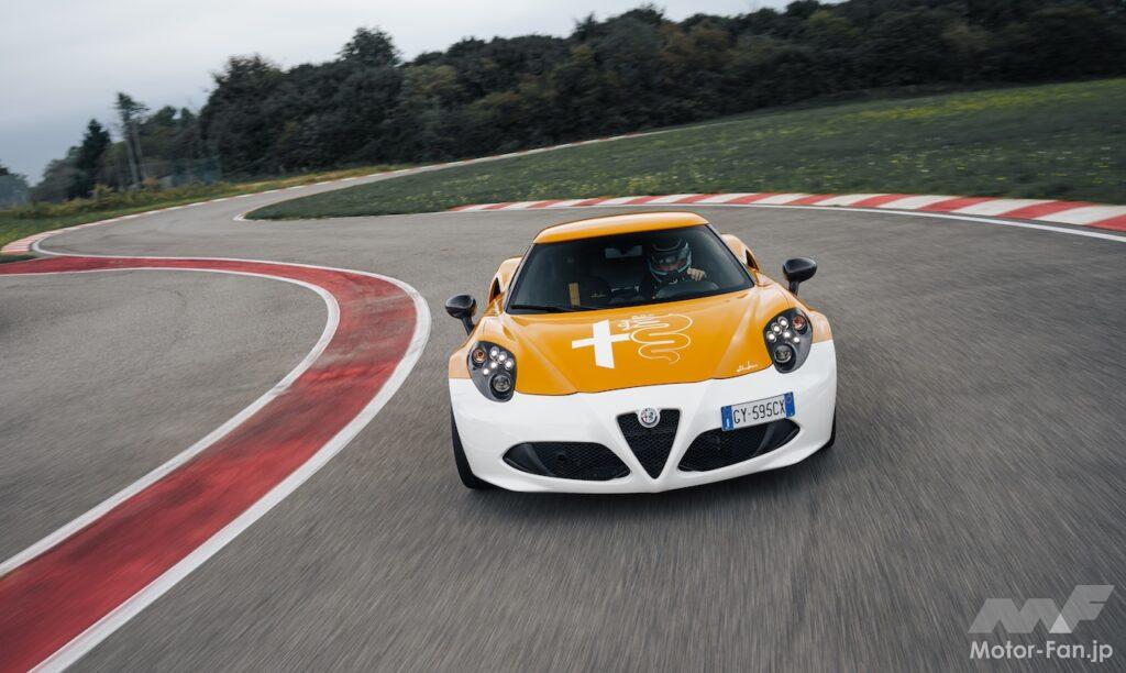 「アルファロメオ 4C コレツィオーネ GT ニコラ・ラリーニ」をラリーニがドライブ。