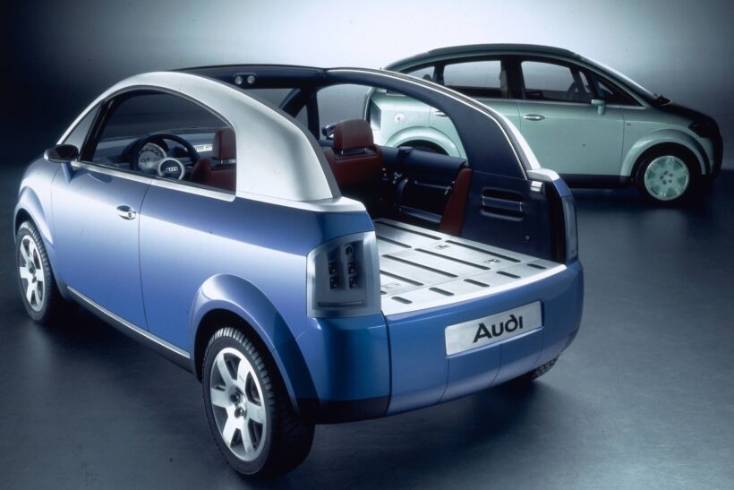 アウディはコンセプトカー「AL2」のスタイルをほぼそのまま市販化し、「A2」として販売する。写真は東京モーターショーで公開されたオープン仕様の「ライトブルー」。